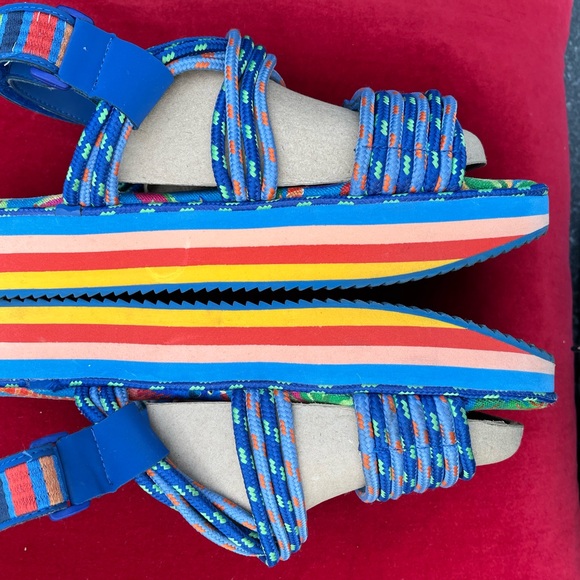 Farm Rio Blue Macaw Rainbow Strappy Platform Sandal Tropical Size 10 - Picture 6 of 11